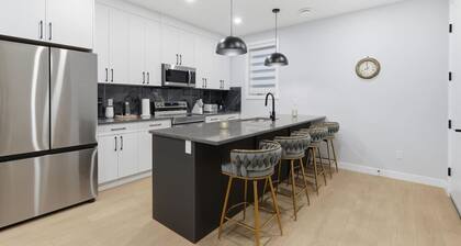 Modern 3BR City Getaway And Bright & Spacious