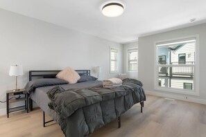 3 slaapkamers, een bureau, een strijkplank/strijkijzer, wifi