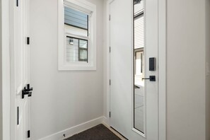 Interior - Centrally Located 3-Bedroom | Easy City Access (Calgary)