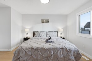 Tabla de planchar con plancha, wifi y ropa de cama 