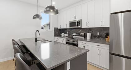 King Bed 10 Minutes To Downtown Luxury Townhouse