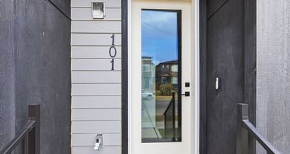 King Bed 10 Minutes To Downtown Luxury Townhouse