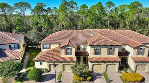 Exterior - Contemporary home within gated resort offering premium amenities - The Fountains at Championsgate (Davenport)