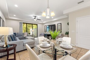 Interior - Contemporary home within gated resort offering premium amenities - The Fountains at Championsgate (Davenport)
