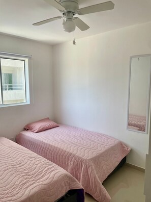 2 habitaciones, tabla de planchar con plancha y wifi gratis 