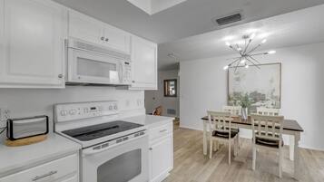 Micro-ondas, fogão, cooktop, lava-louças