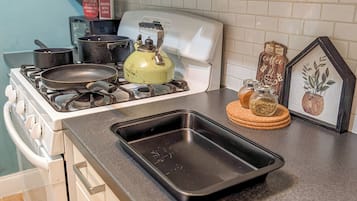 Espressomaskin, kaffetrakter/tekoker, vannkoker og brødrister