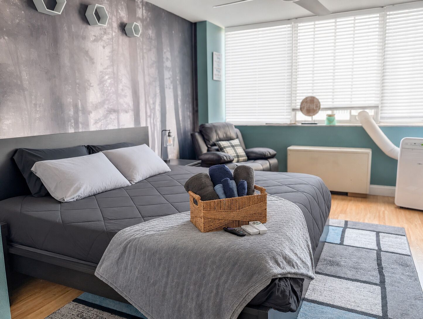 Deluxe Apartment, 3 Bedrooms, Pool Access, City View | Hypo-allergenic bedding, blackout curtains, free WiFi, bed sheets