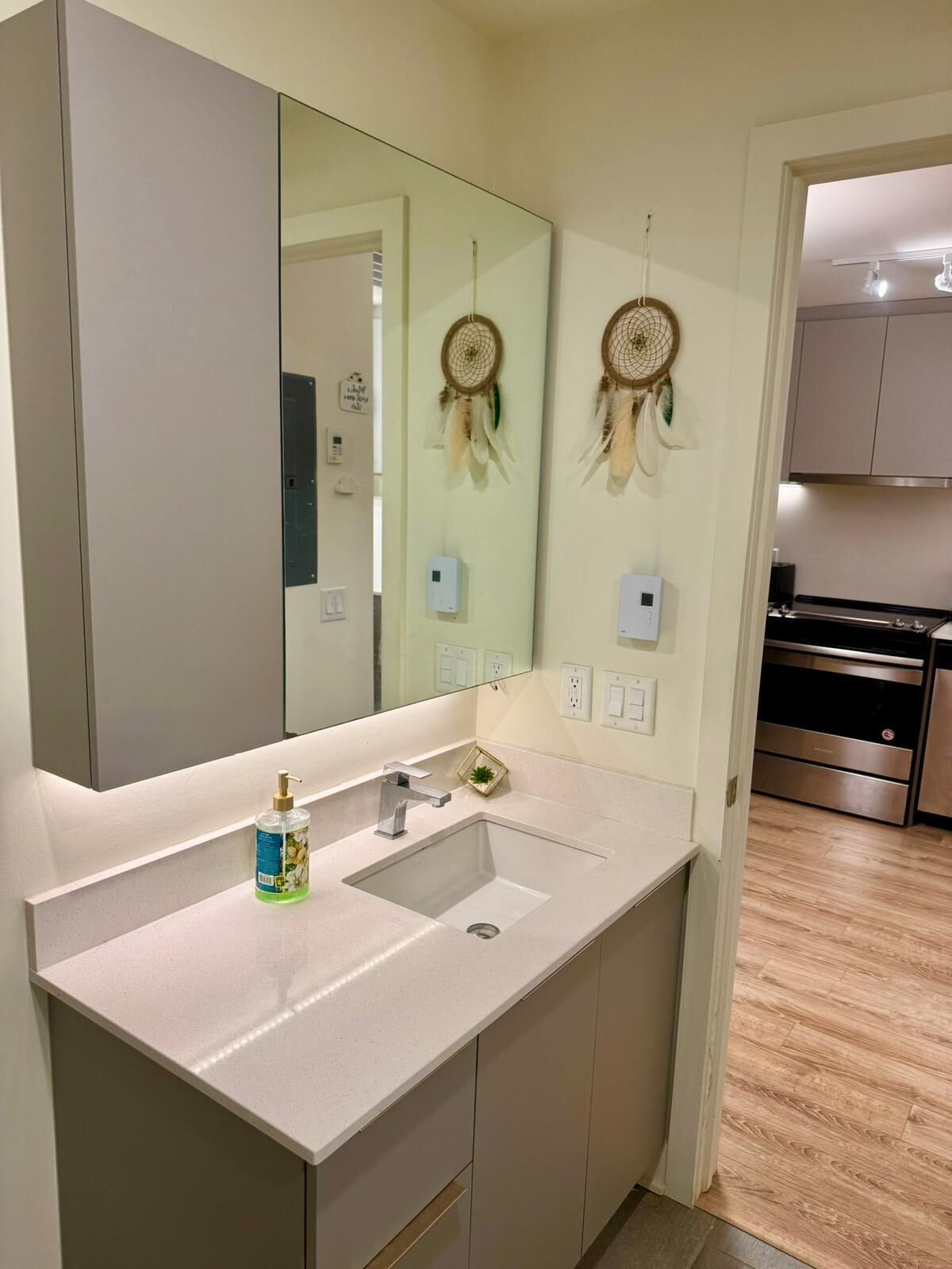 Hårtork, handdukar och toalettpapper