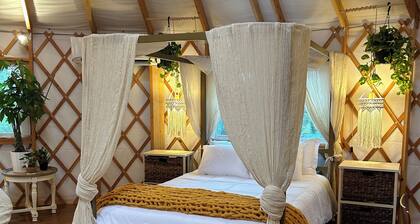 Hill Country Yurt Cabin w/ Hot Tub & Sunset Views in Boerne