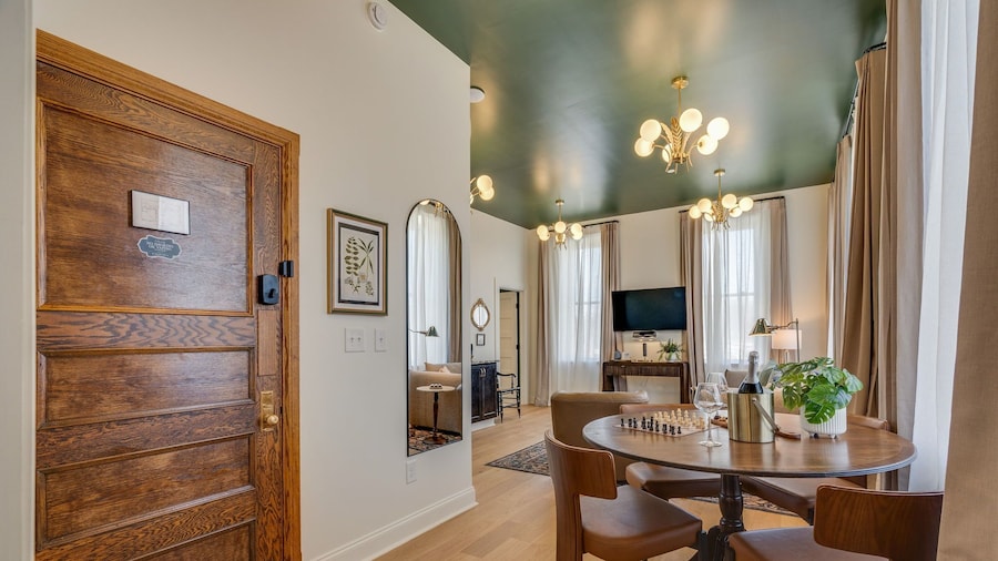 The Downtown Post The Brady Suite