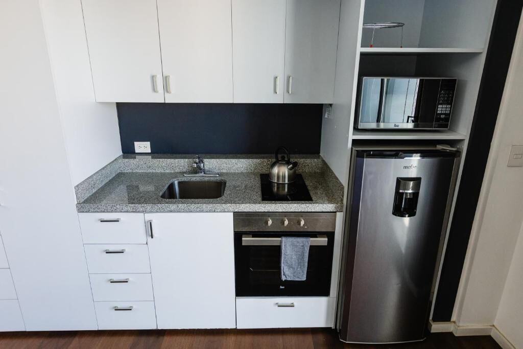 Departamento Deluxe, balcón, vista a la ciudad | Cocina privada