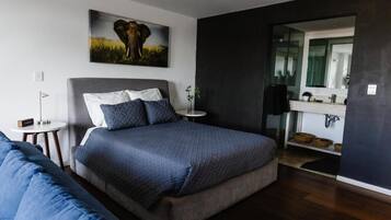 Apartemen Deluks, balkon, pemandangan kota | Brankas dan Wi-Fi gratis