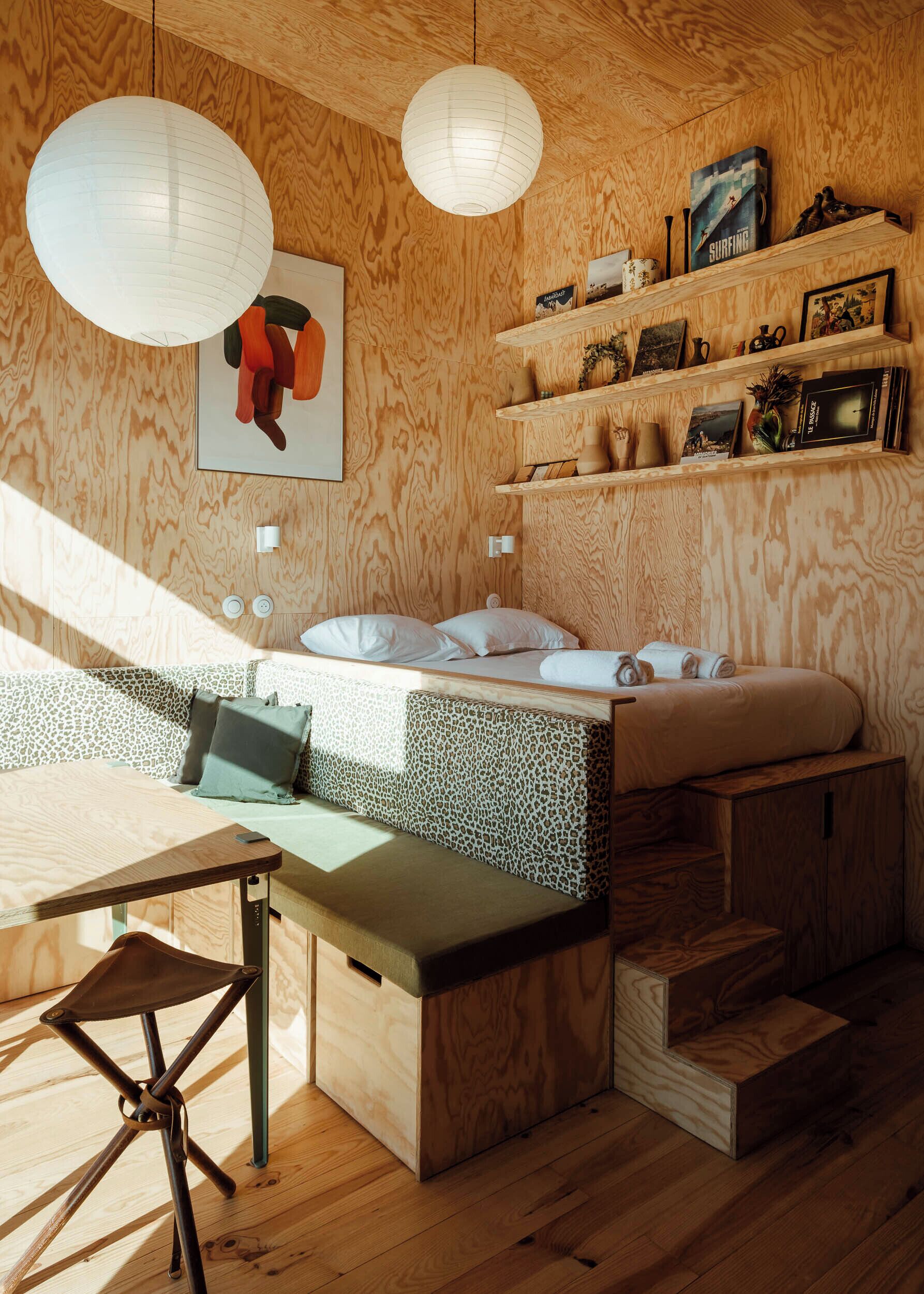 2 bedrooms, iron/ironing board, internet, bed sheets