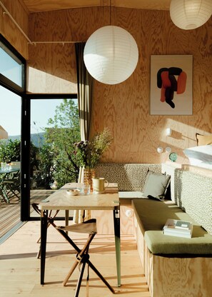 Living area - Ecolodge Acmé Jacuzzi view of Lake Annecy (Talloires-Montmin)