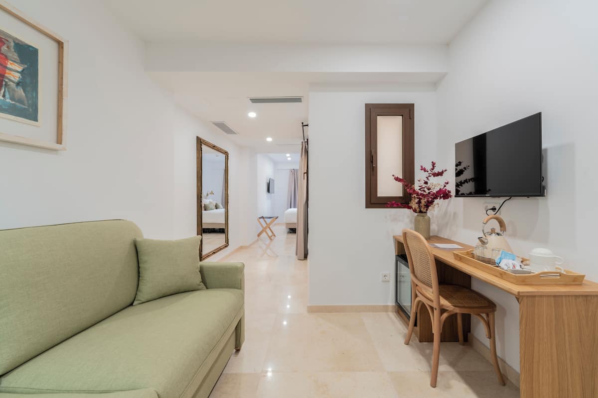 Desk, laptop workspace, free WiFi, bed sheets