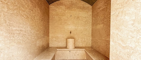 Sauna y tina de hidromasaje