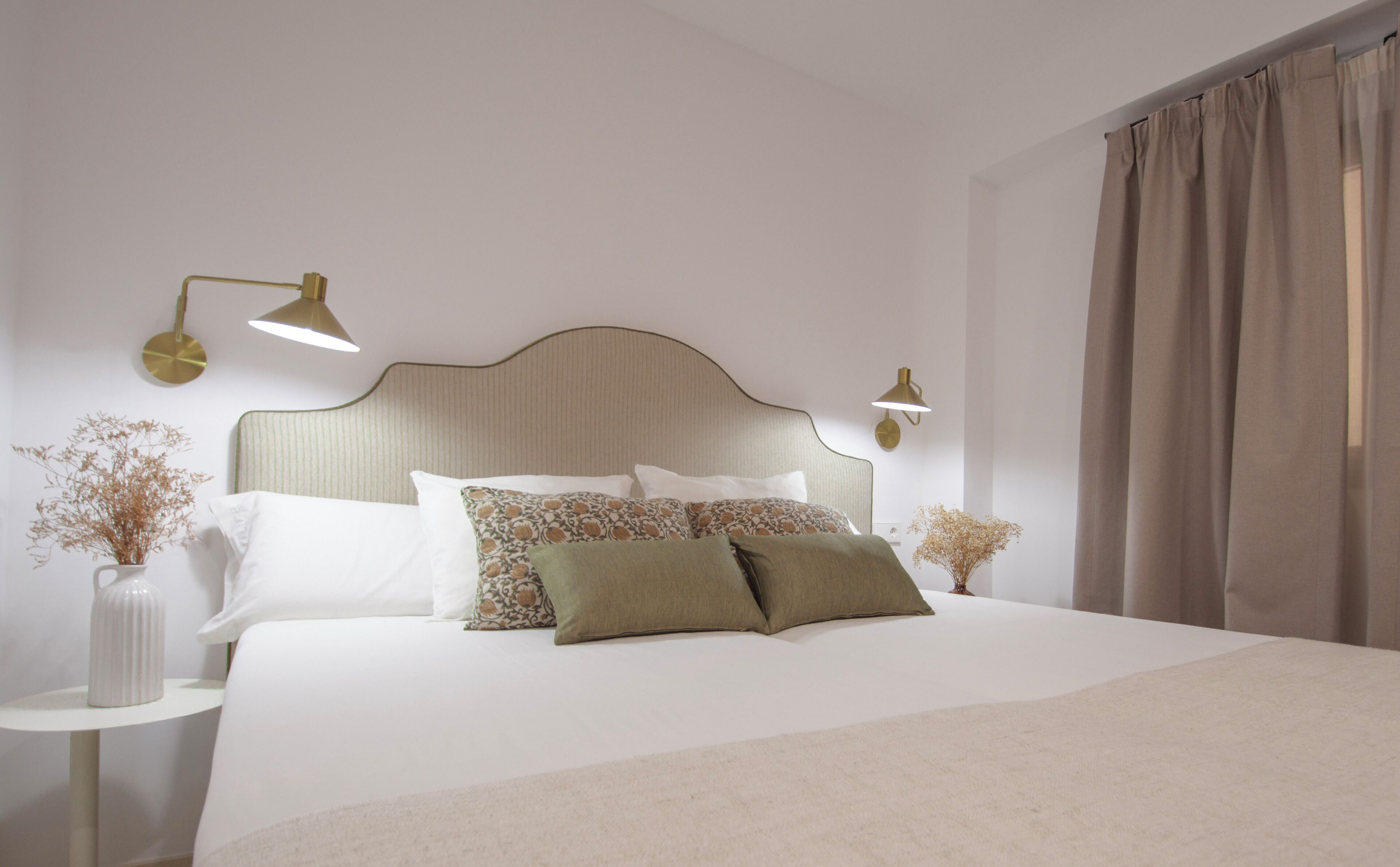 Tweepersoonskamer, 2 eenpersoonsbedden | Een bureau, een laptopwerkplek, gratis wifi, beddengoed