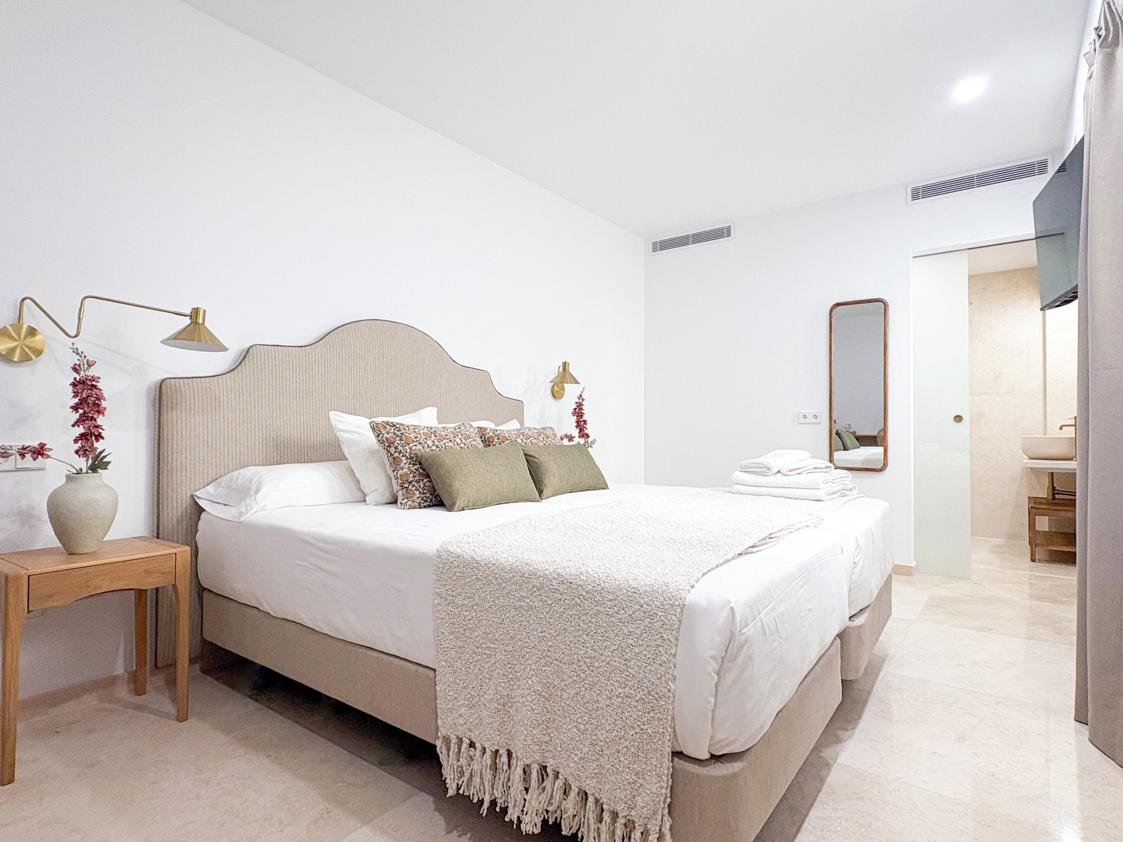 Desk, laptop workspace, free WiFi, bed sheets