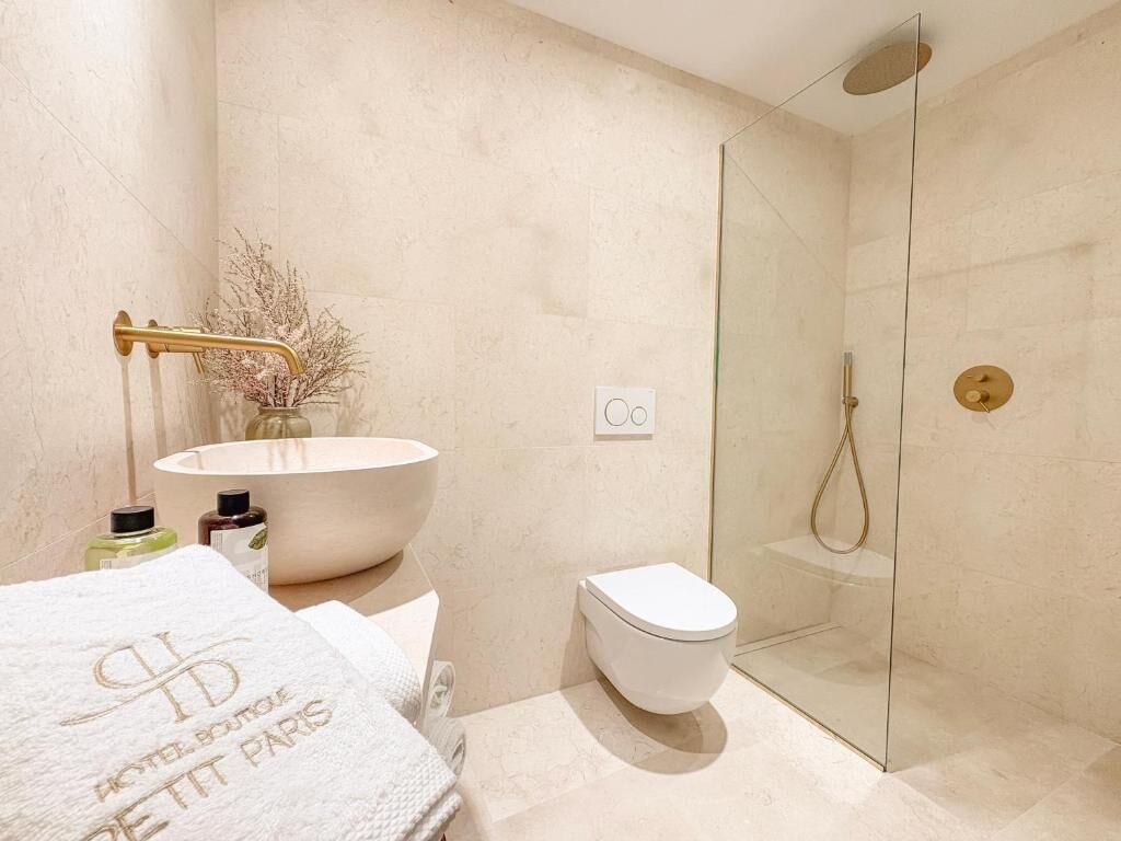 Deluxe Double Room, Balcony, Resort View | Bathroom | Shower, free toiletries, hair dryer, towels