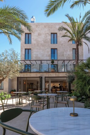 Free daily buffet breakfast  - Hotel Petit Paris (Pollenca)