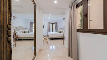 Deluxe-Doppelzimmer, Mehrere Betten, Terrasse, Poolblick