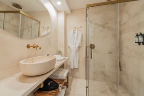Deluxe-Doppelzimmer, Balkon, Stadtblick | Badezimmer