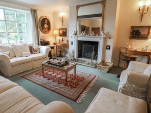 Living area - Winston Hall Farmhouse (Beccles)