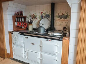 Cookware/dishes/utensils - Winston Hall (Beccles)