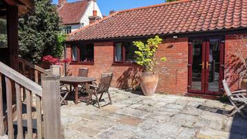 Cottage | Outdoor dining