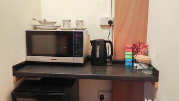 Cookware/dishes/utensils