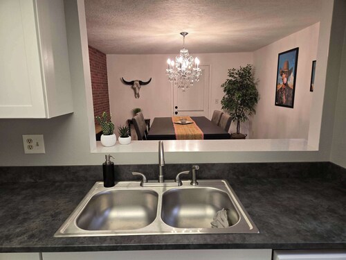 Arizona Ranch Retreat w/ BBQ • Family Friendly