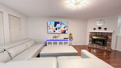 Cozy Family Fun Vacation Home near Lake, AT&T, Rangers, Epic Water Park, 6Flags