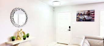 Cozy Family Fun Vacation Home near Lake, AT&T, Rangers, Epic Water Park, 6Flags