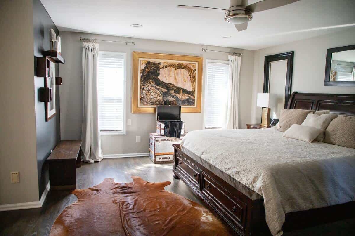 Desk, iron/ironing board, WiFi, bed sheets