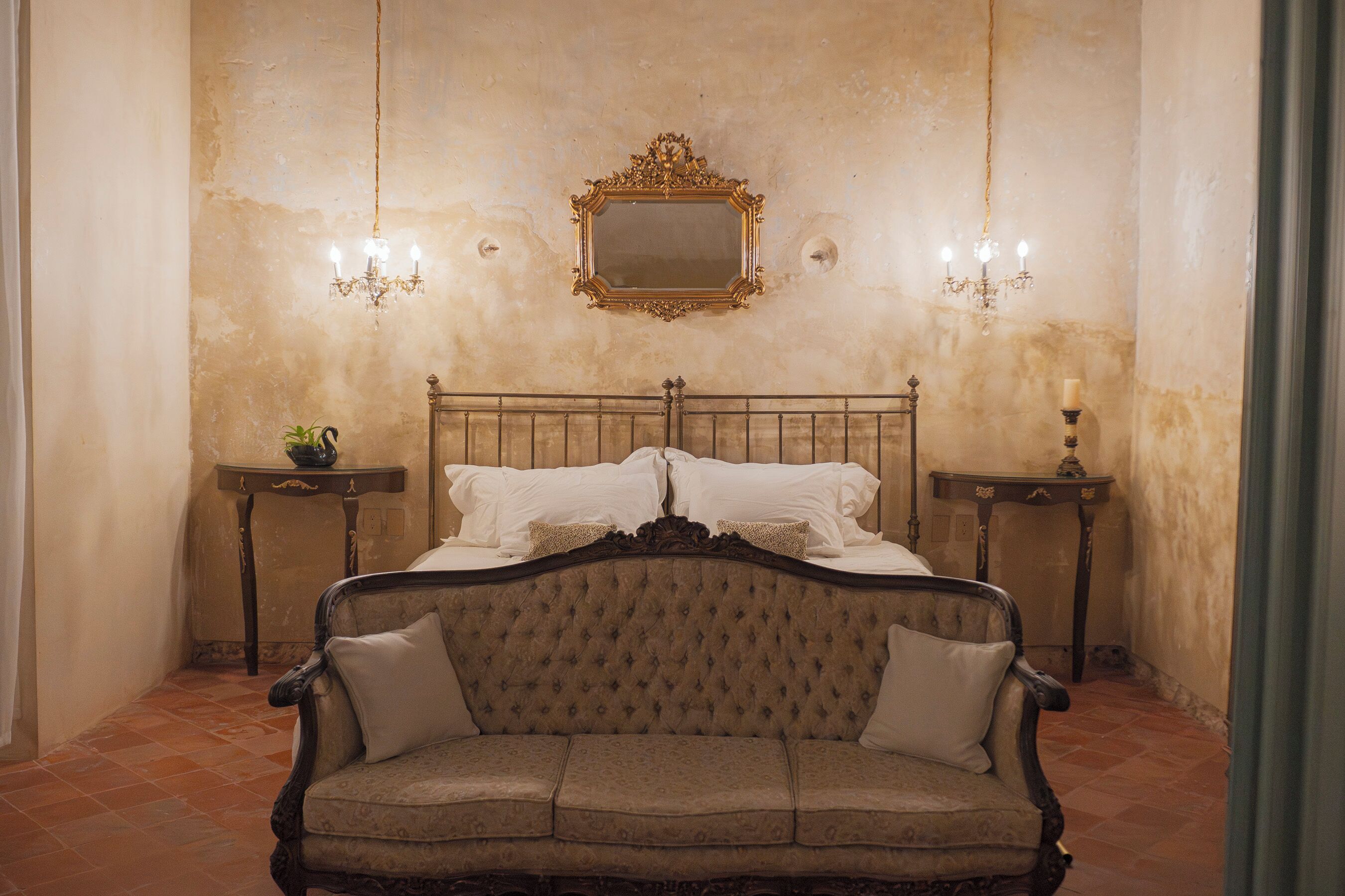 Habitación Deluxe con 1 cama matrimonial o 2 individuales, aire acondicionado | Ropa de cama de alta calidad y camas con efecto memoria 