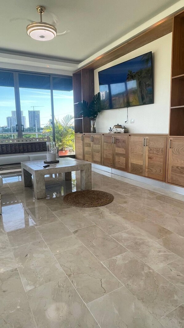 Interior - Spacious 3-bedroom Apartment With Pool Access in Juan Dolio (Guayacanes)