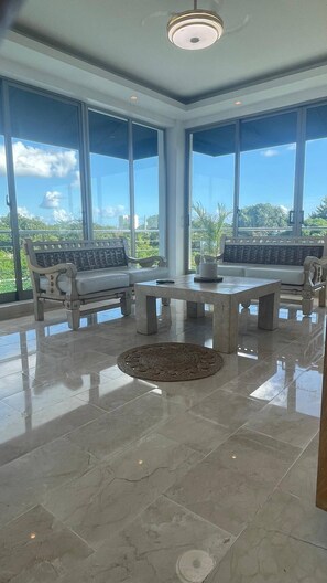 Interior - Spacious 3-bedroom Apartment With Pool Access in Juan Dolio (Guayacanes)