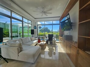 Living area - Spacious 3-bedroom Apartment With Pool Access in Juan Dolio (Guayacanes)