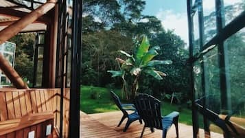 Chalé superluxo, sacada, vista para o jardim | Terraço/pátio