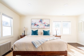 3 habitaciones, escritorio, tabla de planchar con plancha y wifi gratis 