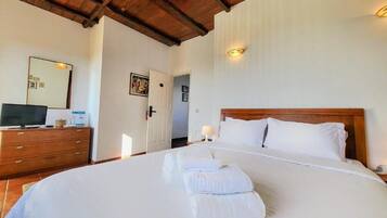 Deluxe Double Room, Balcony, Garden View | Free WiFi