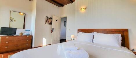 Kahden hengen deluxe-huone, parveke, näköala puutarhaan | Ilmainen Wi-Fi