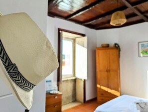Comfort Double or Twin Room, Garden View | Interior - Torre de Santiago Guest House (Caminha)