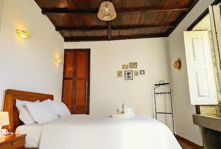 Wifi gratis . Torre de Santiago Guest House