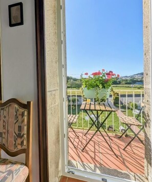 Deluxe Double Room, Balcony, Garden View | Terrace/patio - Torre de Santiago Guest House (Viana do Castelo)