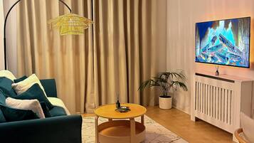 Smart TV, books, stereo