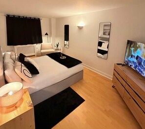 2 bedrooms, iron/ironing board, free WiFi, bed sheets - Luxury 2 Bed Near DLR • 20 mins to Central London (London)