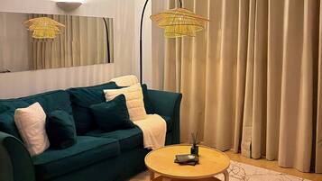 Smart TV, books, stereo