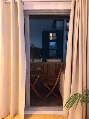 Interior - Luxury 2 Bed Near DLR • 20 mins to Central London (London)